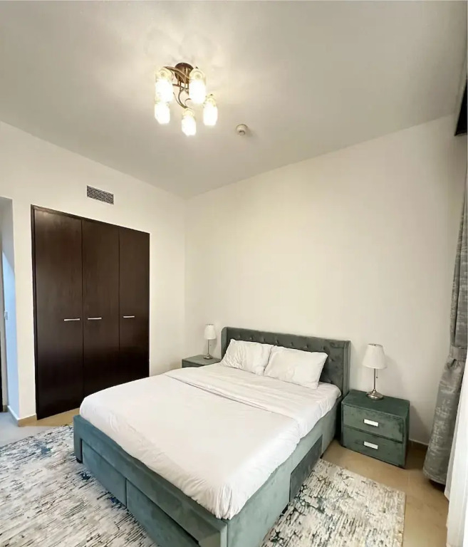 Дубай: 2-Bedroom Holiday Home Remraam Community