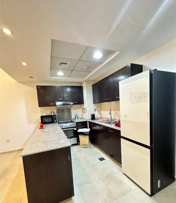Дубай: 2-Bedroom Holiday Home Remraam Community