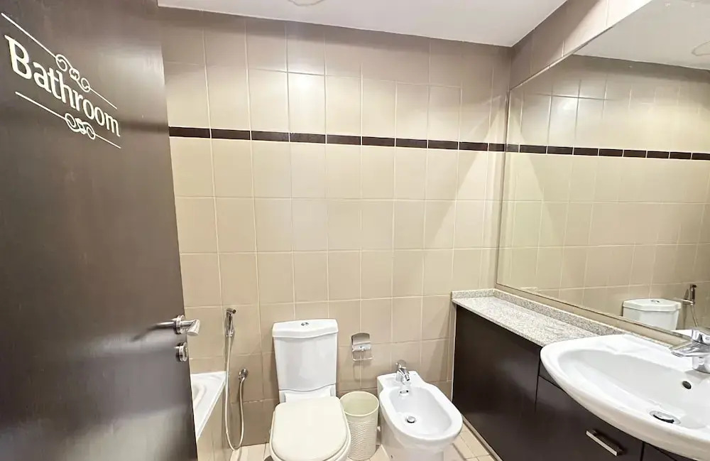 Дубай: 2-Bedroom Holiday Home Remraam Community