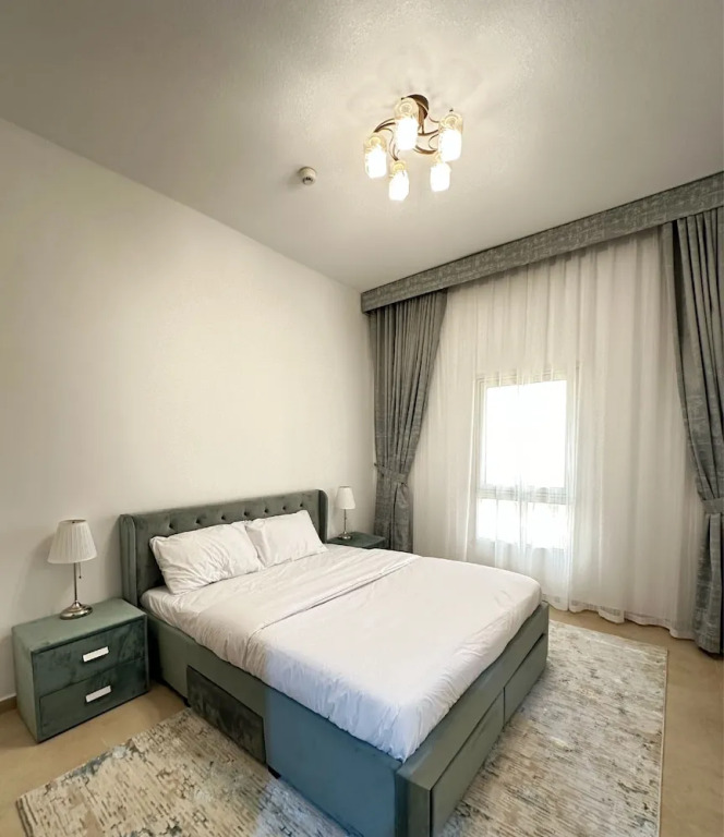 Дубай: 2-Bedroom Holiday Home Remraam Community