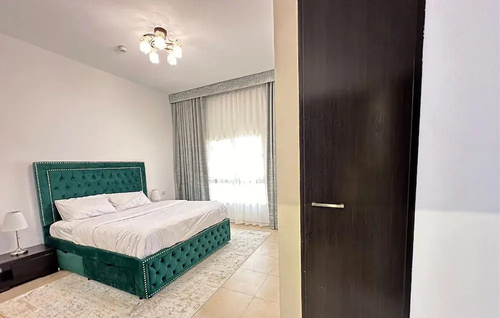 Дубай: 2-Bedroom Holiday Home Remraam Community