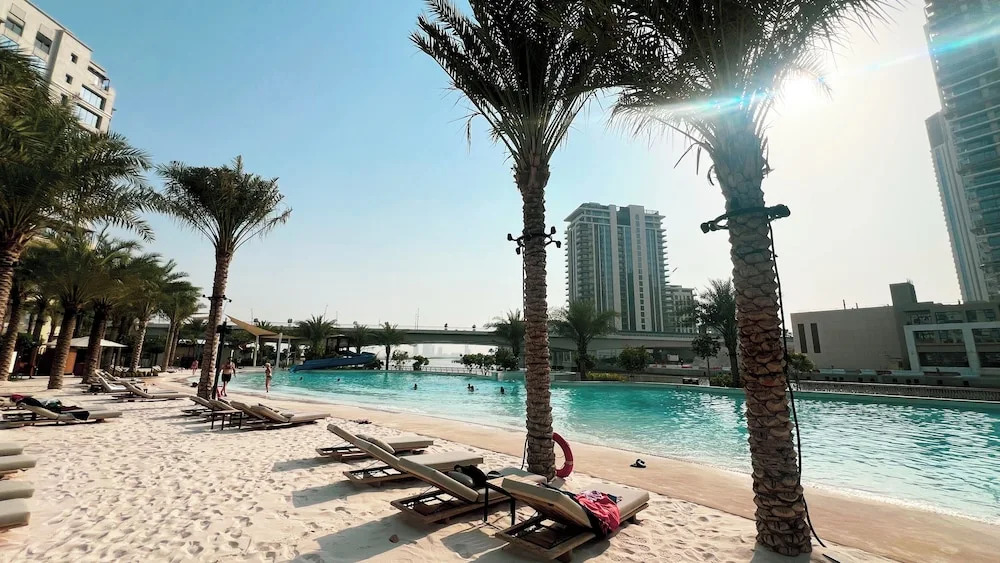 Дубай: 1BR with beach access at Vida Residence