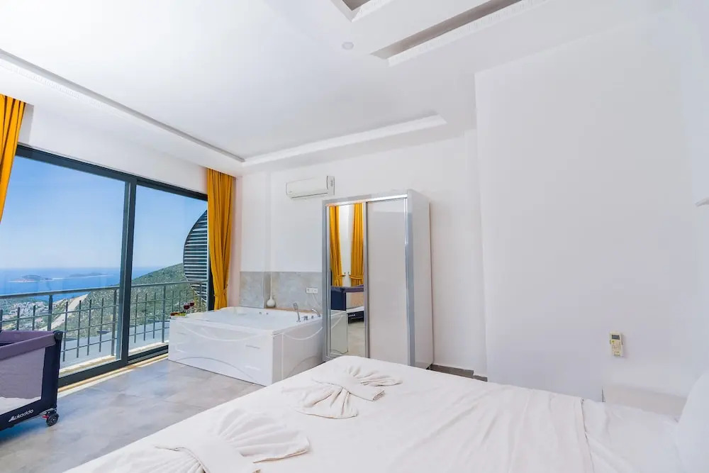 Калкан: Lux Villa With Jacuzzi Inf Pool - All Rooms w AC