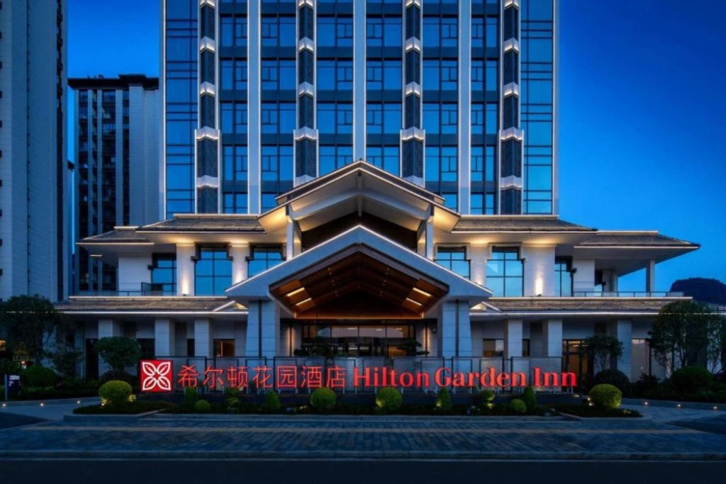 Синъи: Hilton Garden Inn Xingyi Wanfenglin