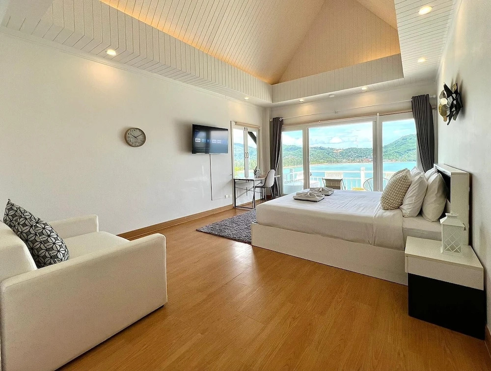 Кату: Moonlight Panorama Ocean Villas by RESAVA