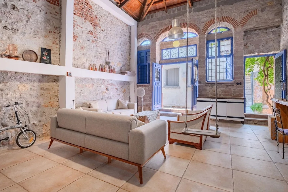 Айвалык: Central Stone Loft - 2 Mins Beach - 5 Mins Marina