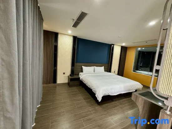 Бакнинь: Luxury Phoenix Hotel 2
