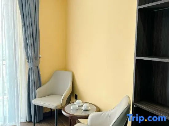Бакнинь: Luxury Phoenix Hotel 2