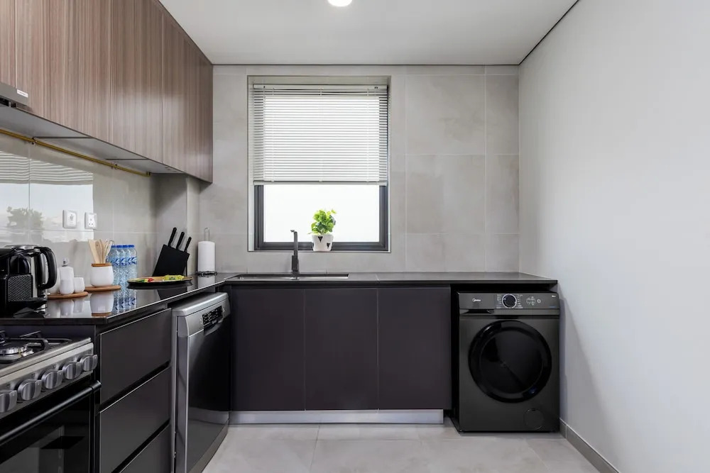 Дубай: Waves - Stylish 1BR Close to IMG World & Global Village