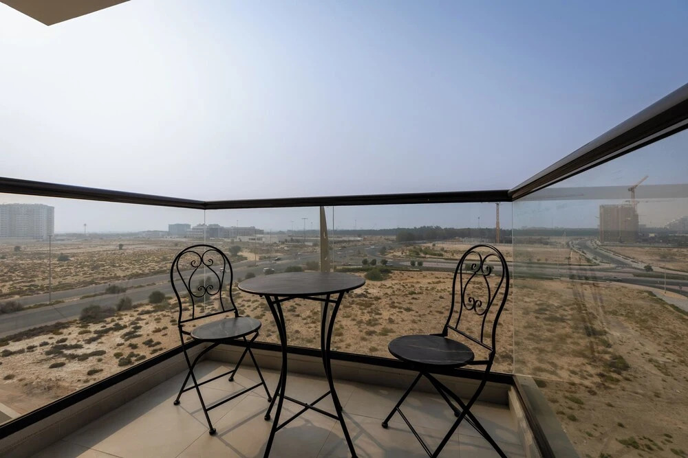 Дубай: Waves - Stylish 1BR Close to IMG World & Global Village
