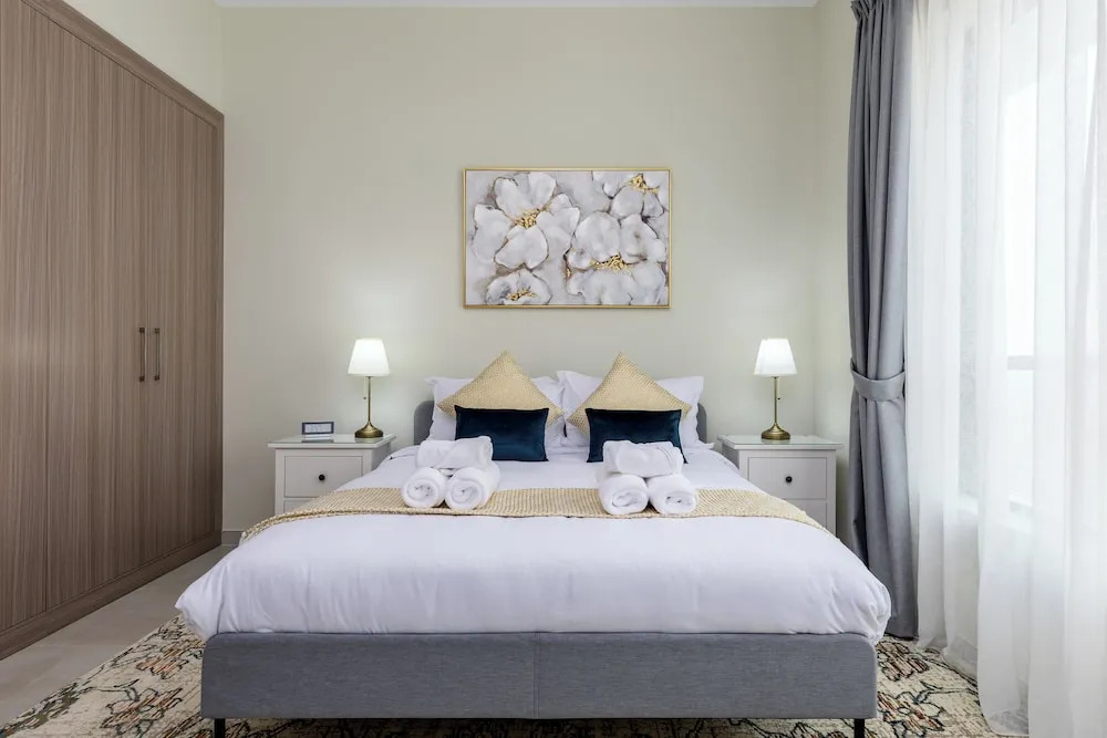 Дубай: Waves - Stylish 1BR Close to IMG World & Global Village