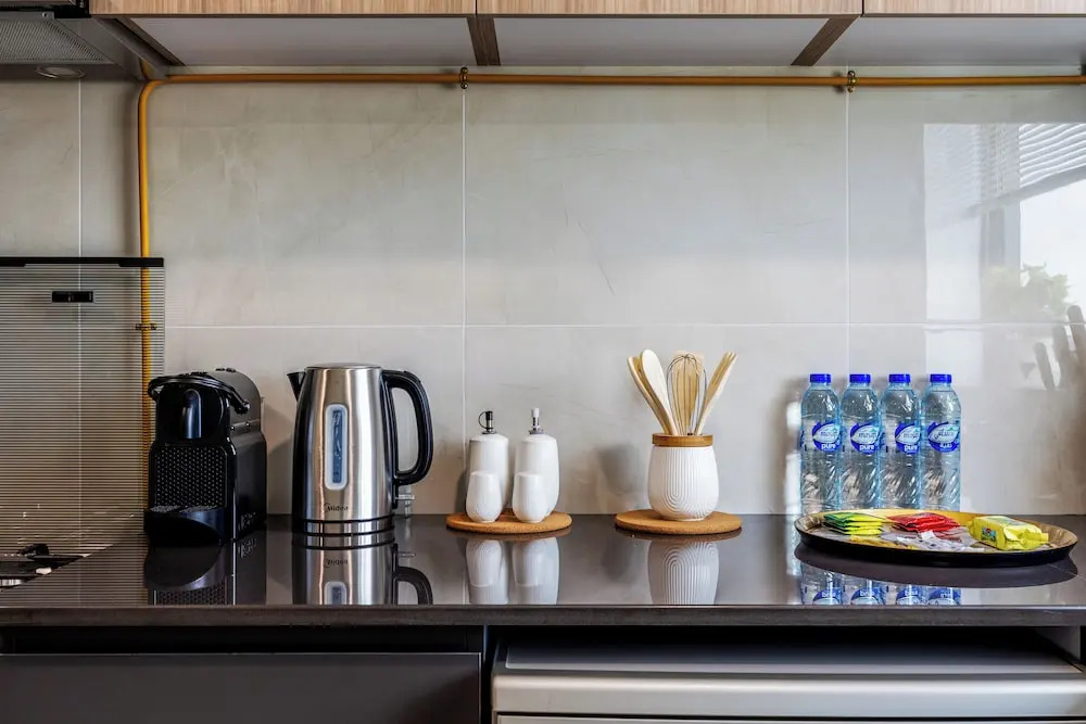 Дубай: Waves - Stylish 1BR Close to IMG World & Global Village