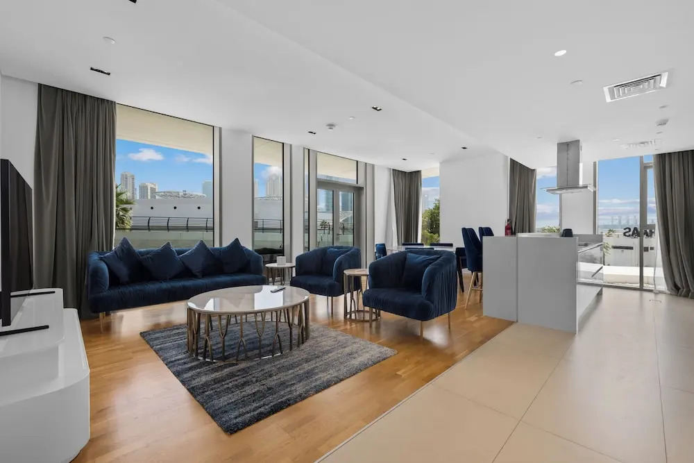 Дубай: Bluewater's Residence Bay 2BR-Maid Room