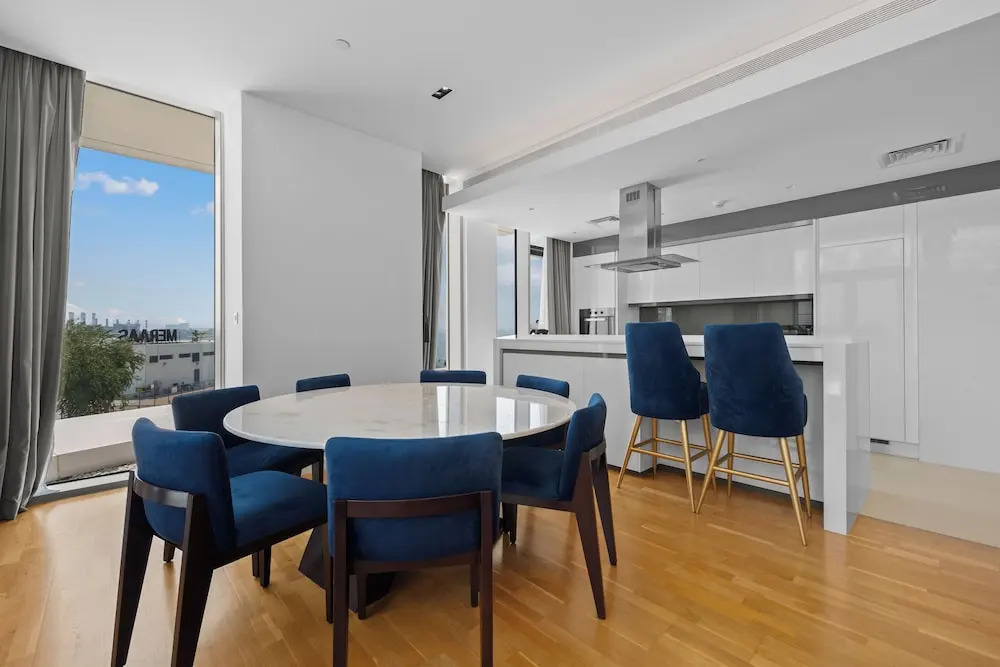 Дубай: Bluewater's Residence Bay 2BR-Maid Room