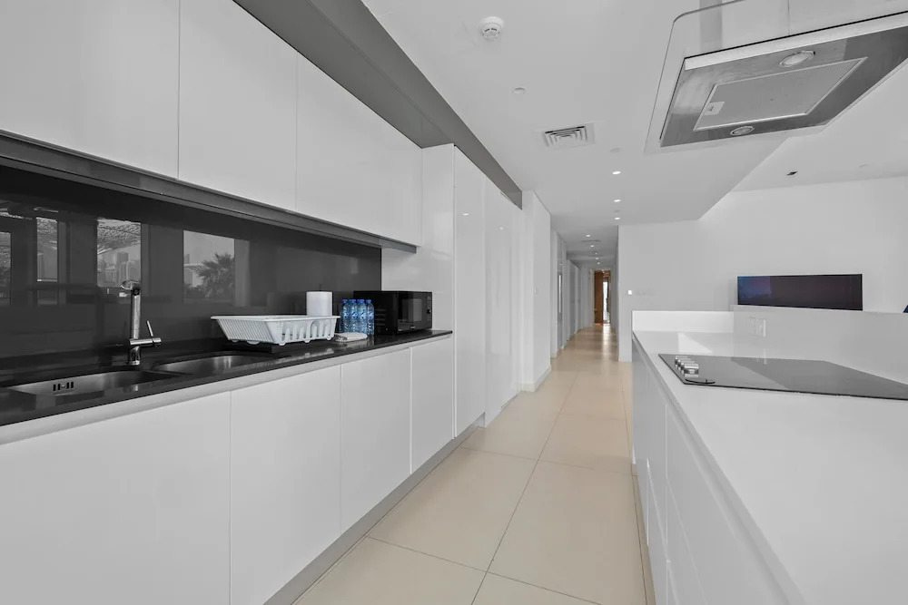 Дубай: Bluewater's Residence Bay 2BR-Maid Room