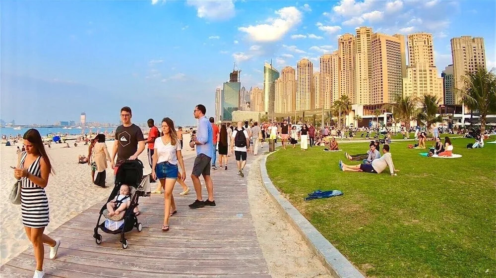Дубай: Bluewater's Residence Bay 2BR-Maid Room