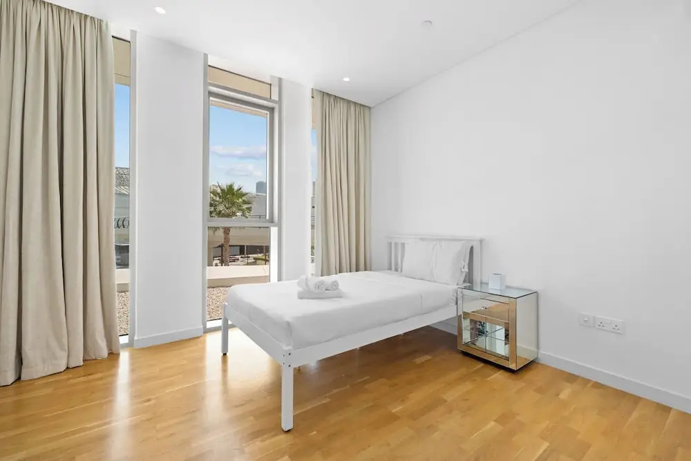 Дубай: Bluewater's Residence Bay 2BR-Maid Room