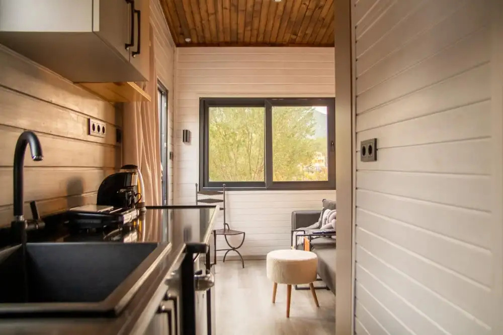 Карабурун: Tiny House Framed by Nature Near Sea in Karaburun