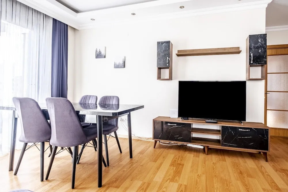 Flat in Maltepe With Balcony Near Shopping Malls — фото 5
