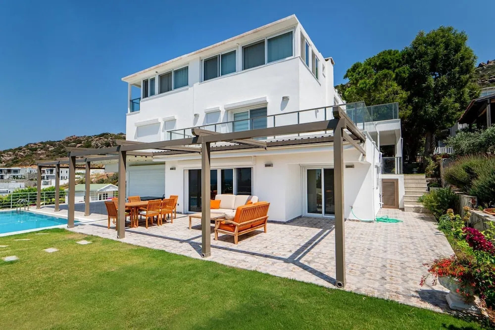 Яликавак: Villa w Pool Garden Patio 1 min to Beach in Bodrum