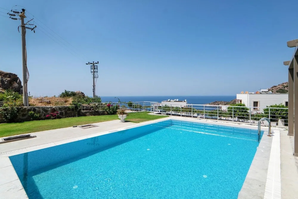 Яликавак: Villa w Pool Garden Patio 1 min to Beach in Bodrum