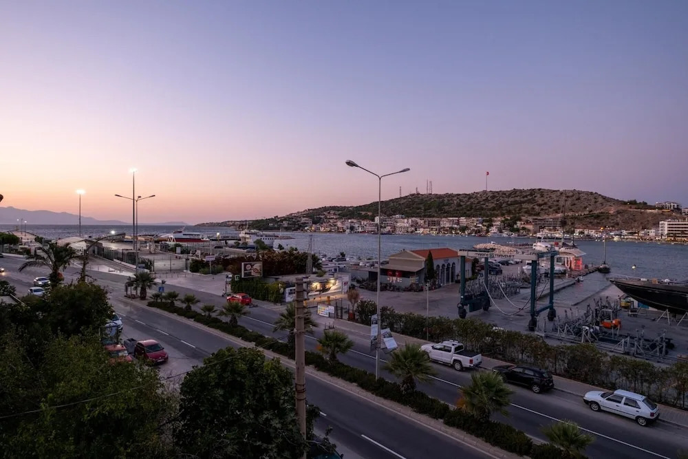 Чешме: Flat w Sea View Balcony 3 min to Cesme Marina