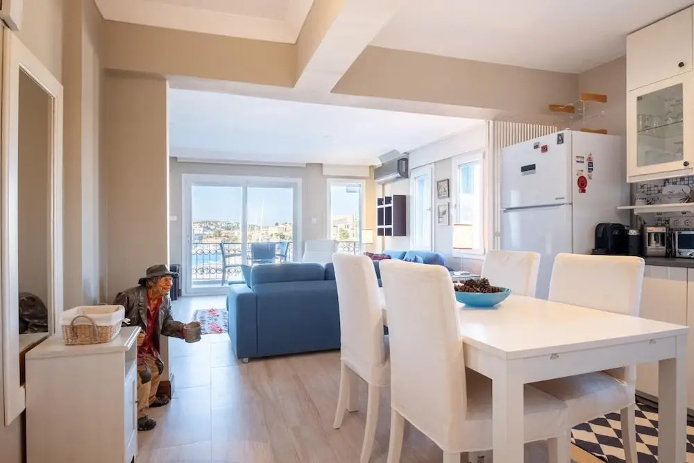 Чешме: Flat w Sea View Balcony 3 min to Cesme Marina