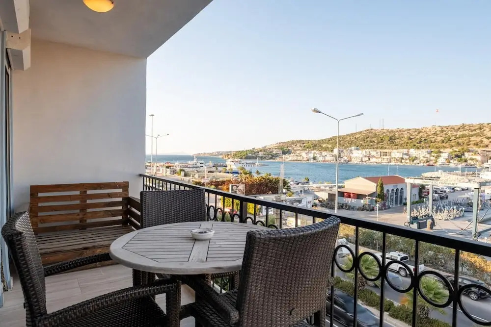 Чешме: Flat w Sea View Balcony 3 min to Cesme Marina