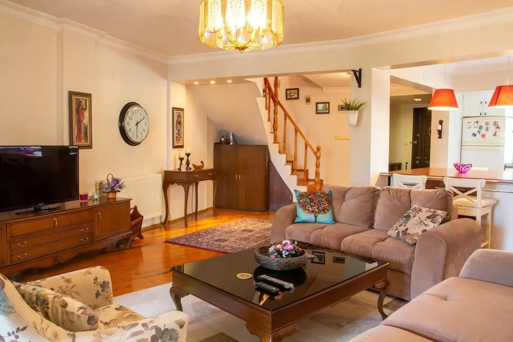 Измир: Spacious Detached House With Garden in Izmir