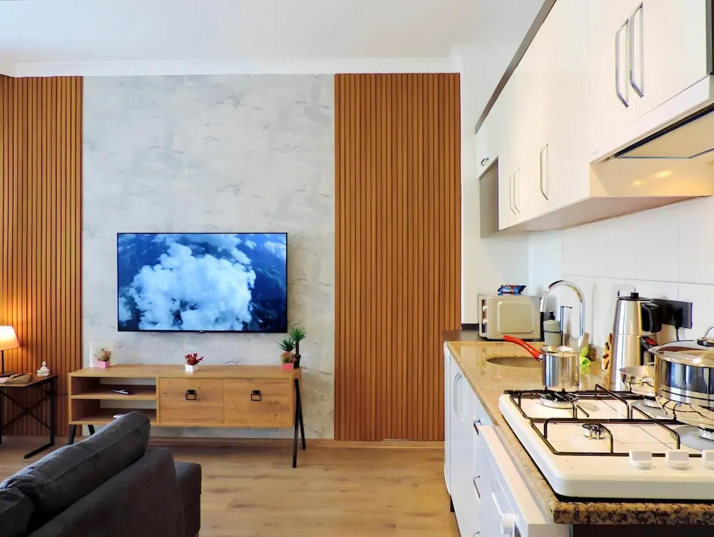 Аксу: Chic Flat 10 min to Lara Beach in Antalya