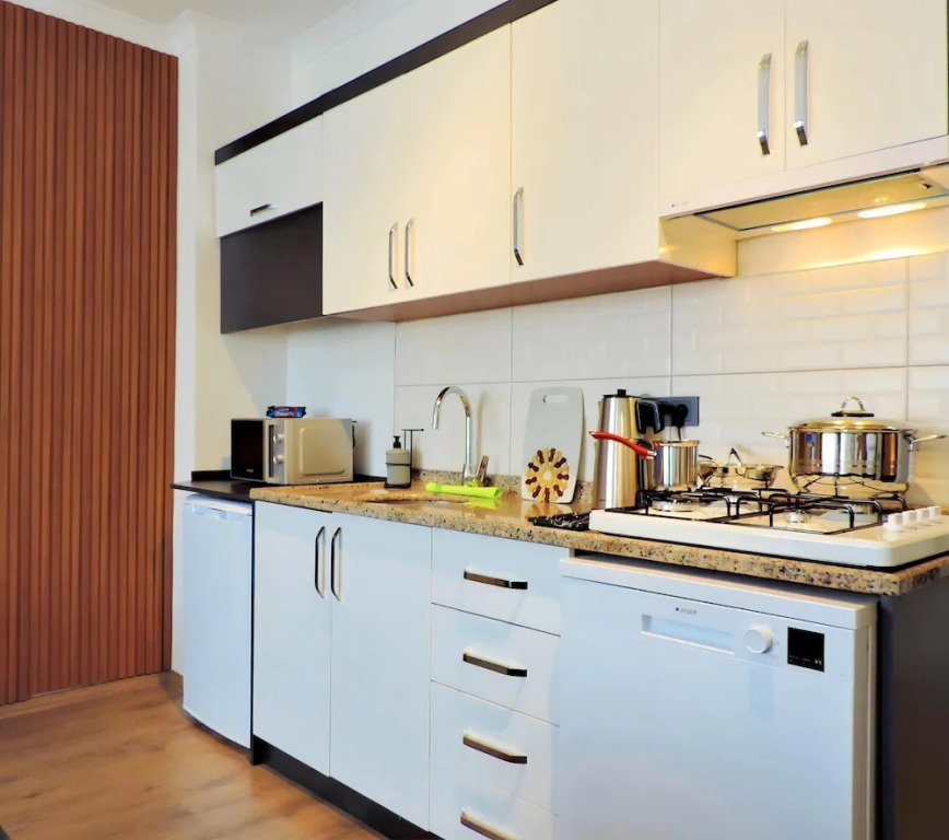 Аксу: Chic Flat 10 min to Lara Beach in Antalya