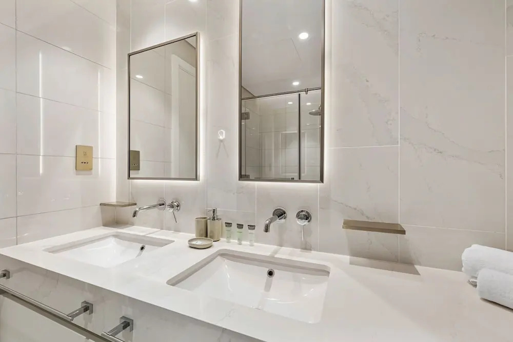 Дубай: Tranquil 2BR Escape in Beach Vista