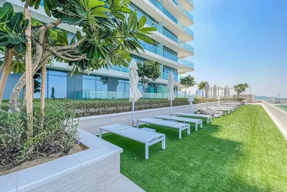 Дубай: Tranquil 2BR Escape in Beach Vista