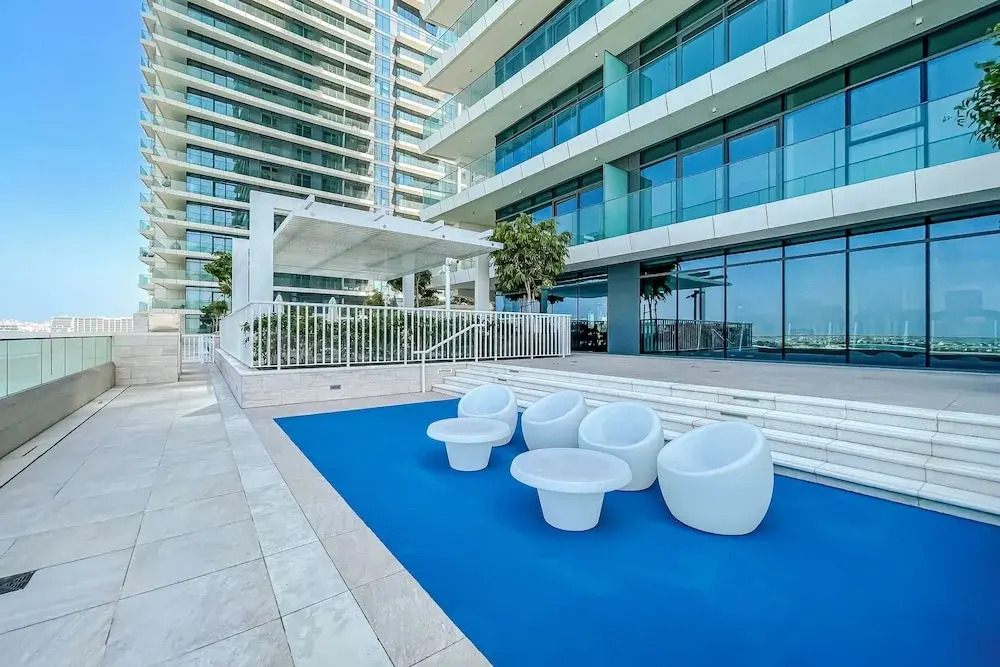 Дубай: Tranquil 2BR Escape in Beach Vista