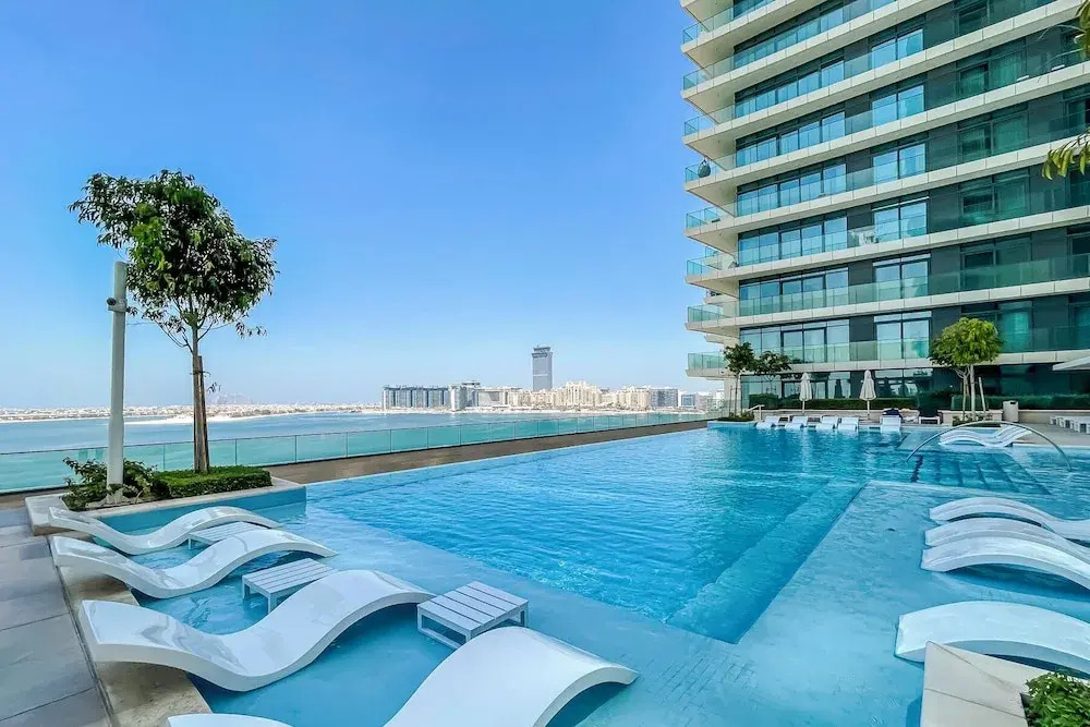 Дубай: Tranquil 2BR Escape in Beach Vista
