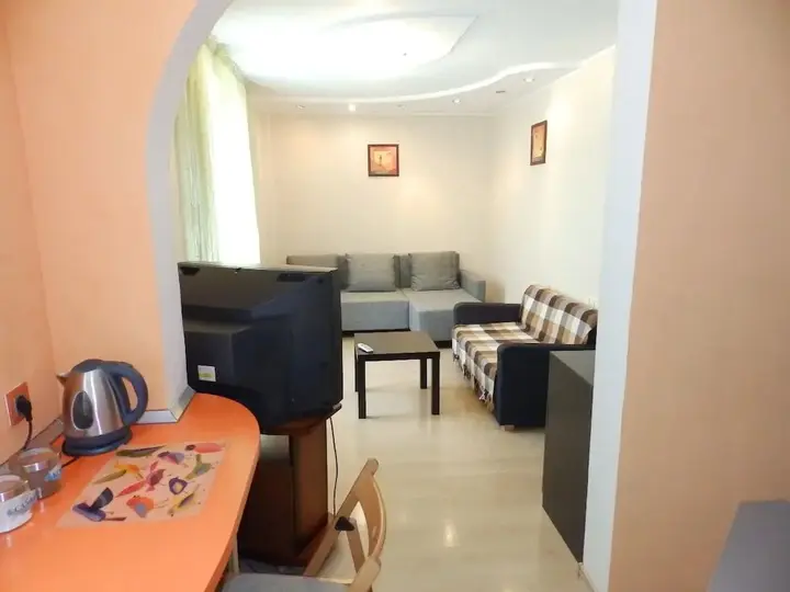 Новокузнецк: Apartment On Ordzhonikidze 42