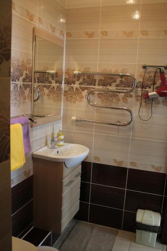Набережные Челны: On Avtozovodsky Prospekt Mini-hotel