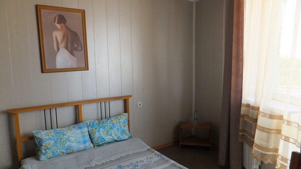Девица: Меблированные комнаты Angel Inn