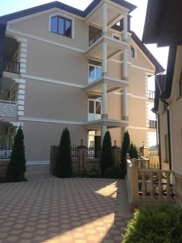Небуг: Guest House Oksana