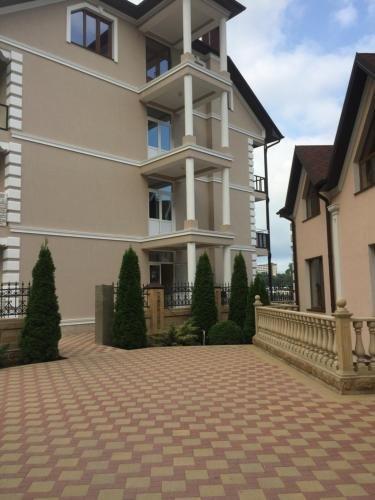 Небуг: Guest House Oksana