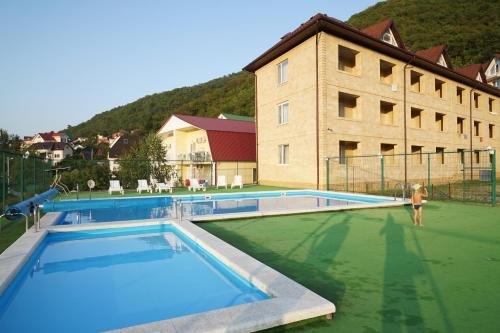 Небуг: Guest House Oksana