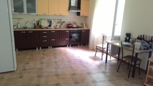 Новомихайловский: Guesthouse Loza