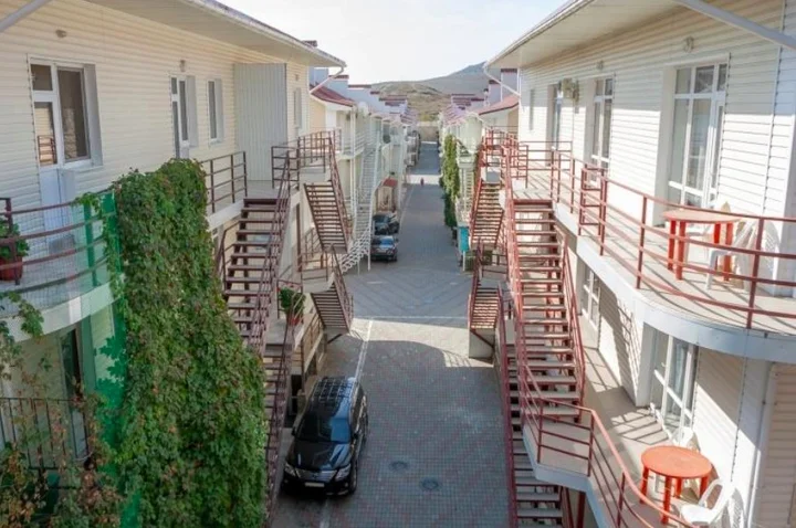 Орджоникидзе: Katrin Hotel