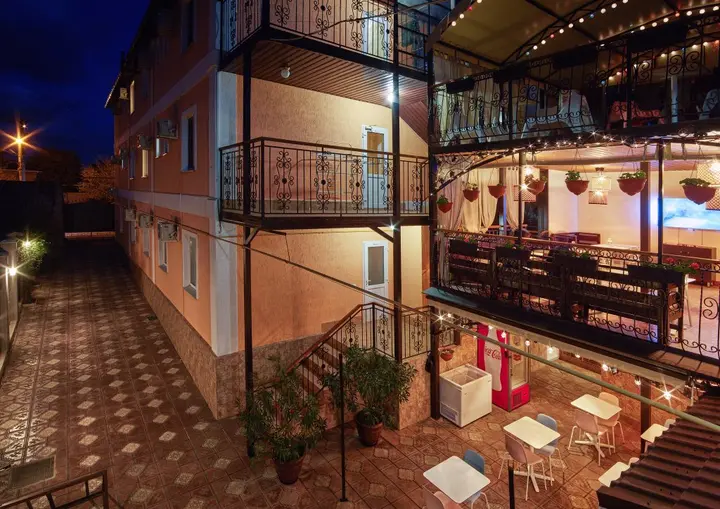 Черноморское: Chernomorskij Bereg Hotel