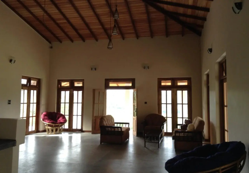 Канди: leisure bug sri lankan tours and home stay