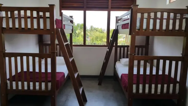 Гора Lavinia: Hitchhike Backpackers