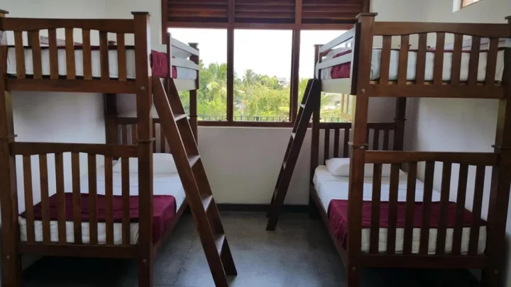 Гора Lavinia: Hitchhike Backpackers