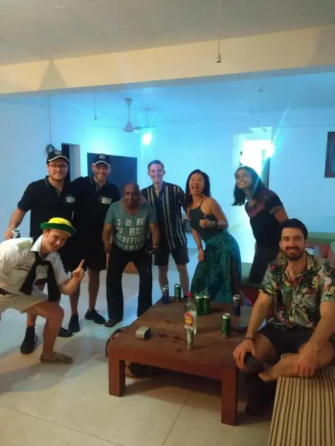 Гора Lavinia: Hitchhike Backpackers