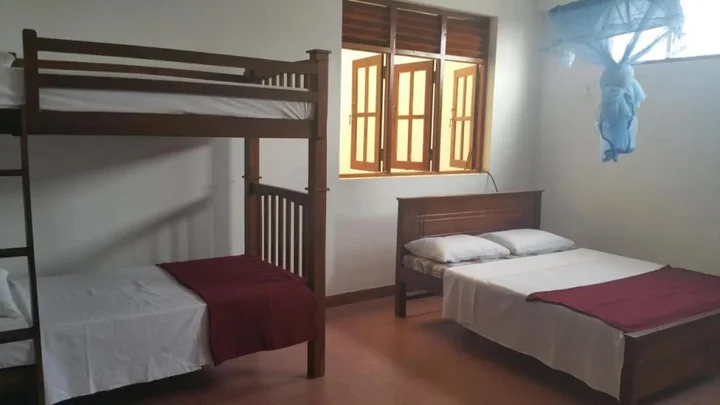 Гора Lavinia: Hitchhike Backpackers