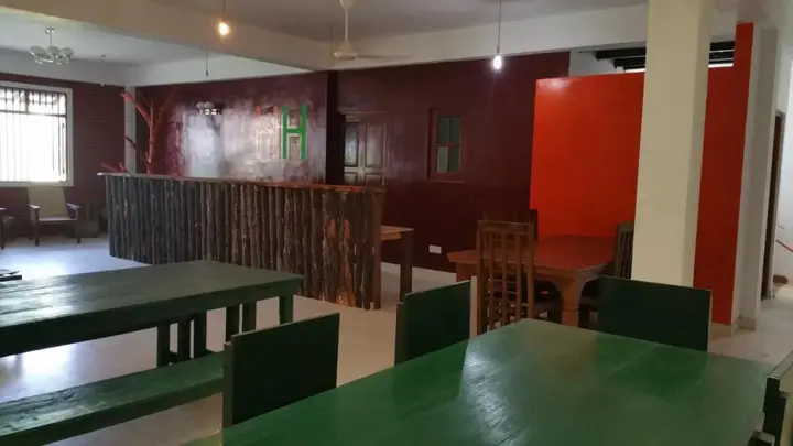 Гора Lavinia: Hitchhike Backpackers
